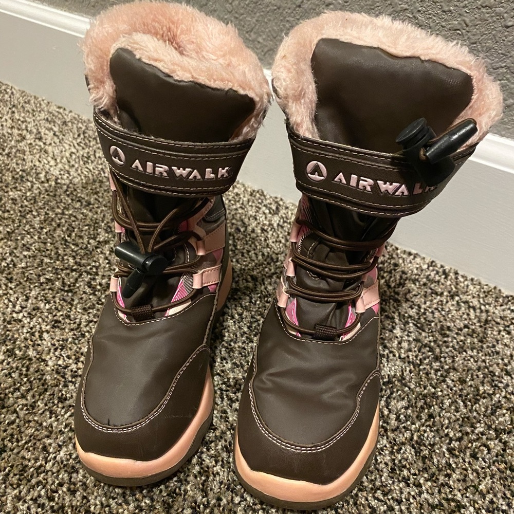 Girls Sz12 Snow Boots by Airwalk